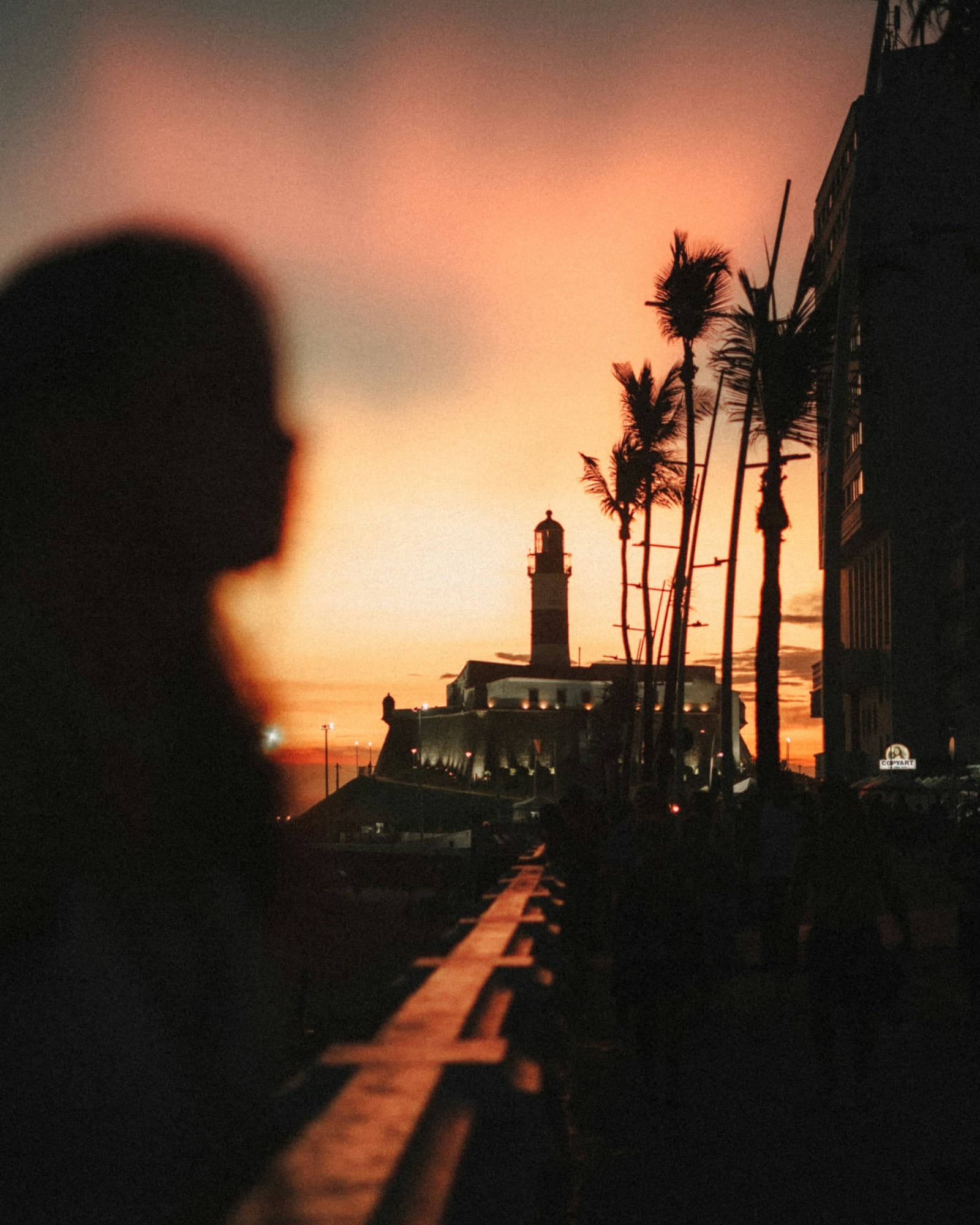 Farol da Barra ao pôr do sol em Salvador